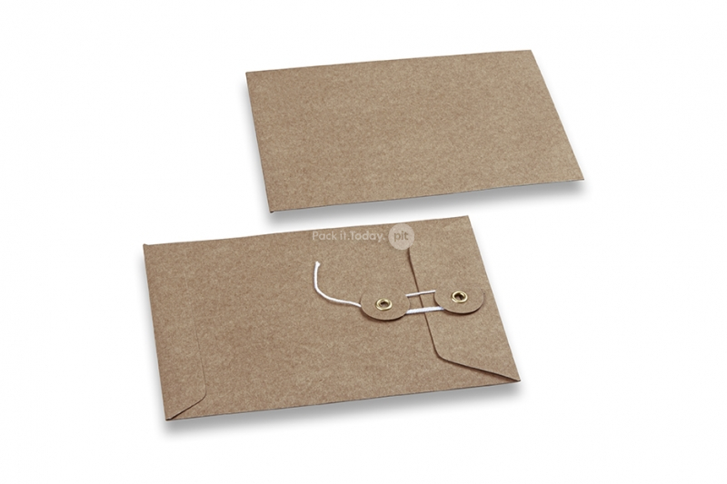 Kuvert med sträng och bricka - 114 x 162 mm, brunt kraftpapper
